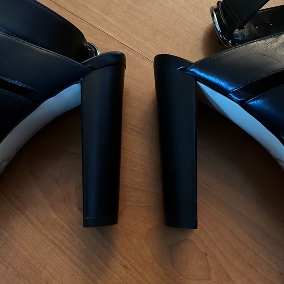 New Michael Kors leather sandals - Picture 7 of 8